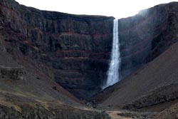 Nordeuropa, Island: Groe Expedition - Wasserfall Hengifoss